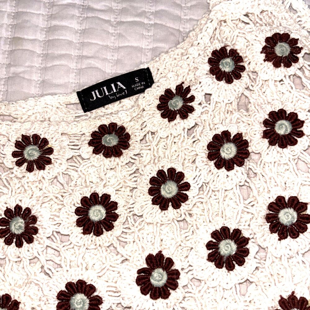 Julia by Love Boho Crochet Crop Top Small Floral Cream/Maroon Flowers - Picture 2 of 4
